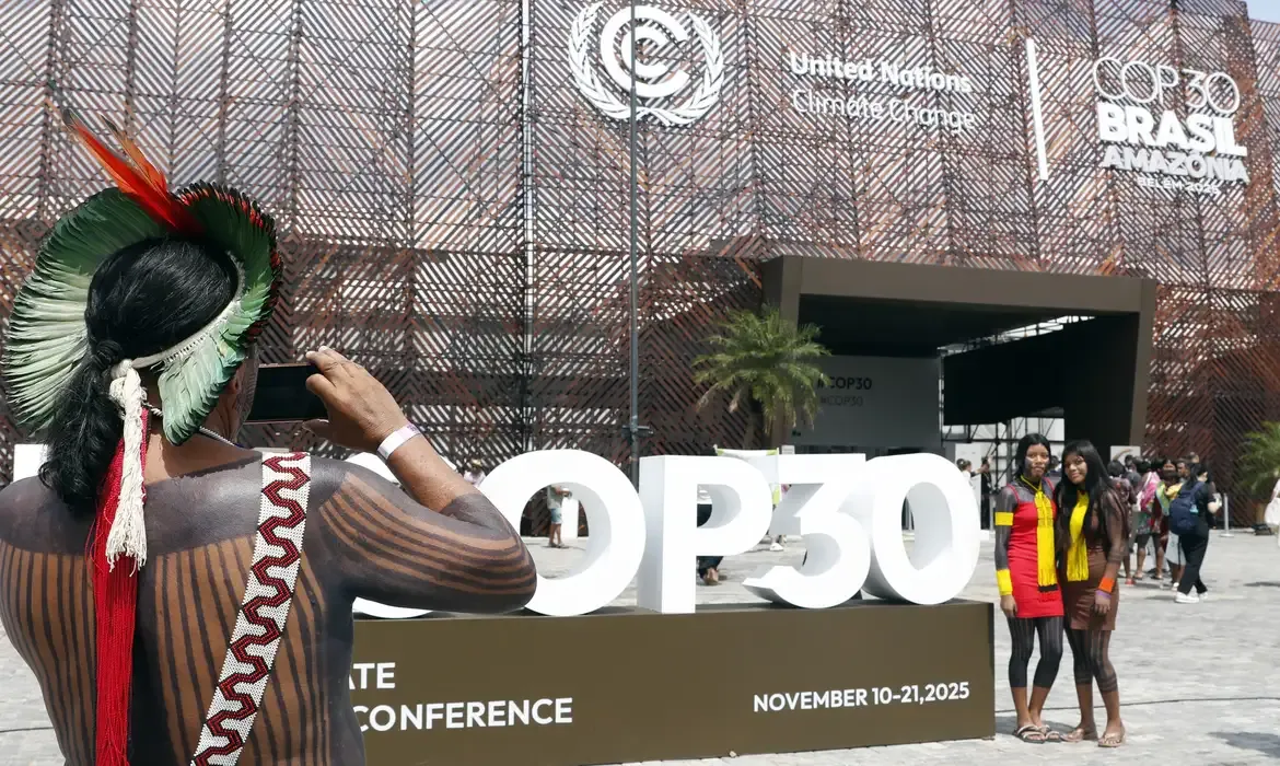 Indígenas do mundo exigem centralidade na ação climática na COP30