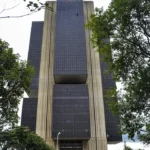 Banco Central mantém juros em 15% ao ano diante de desaceleração econômica