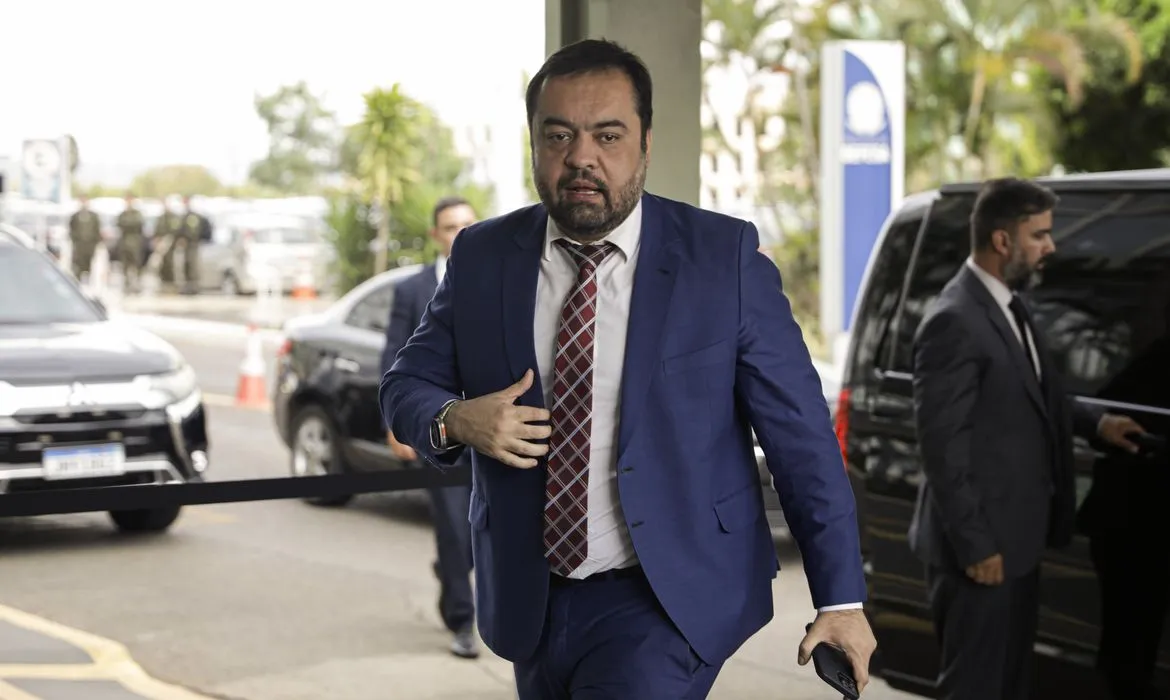 TSE julga possível cassação de Cláudio Castro por abuso de poder