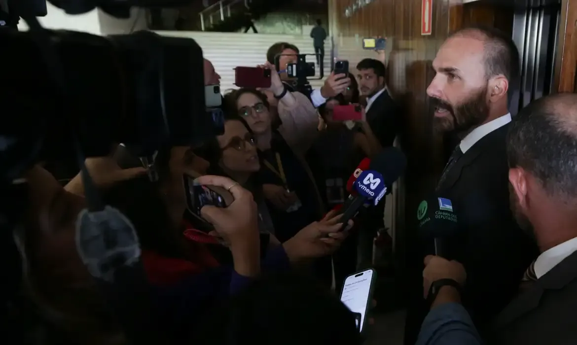 Stf torna Eduardo Bolsonaro réu após decisão do STF