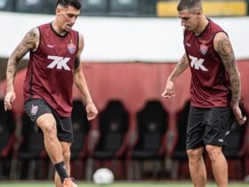 Vitória x Internacional: Onde assistir, horário e escalações do duelo dramático pela 32ª rodada do Brasileirão 2025. Imagem: Divulgação Vitória