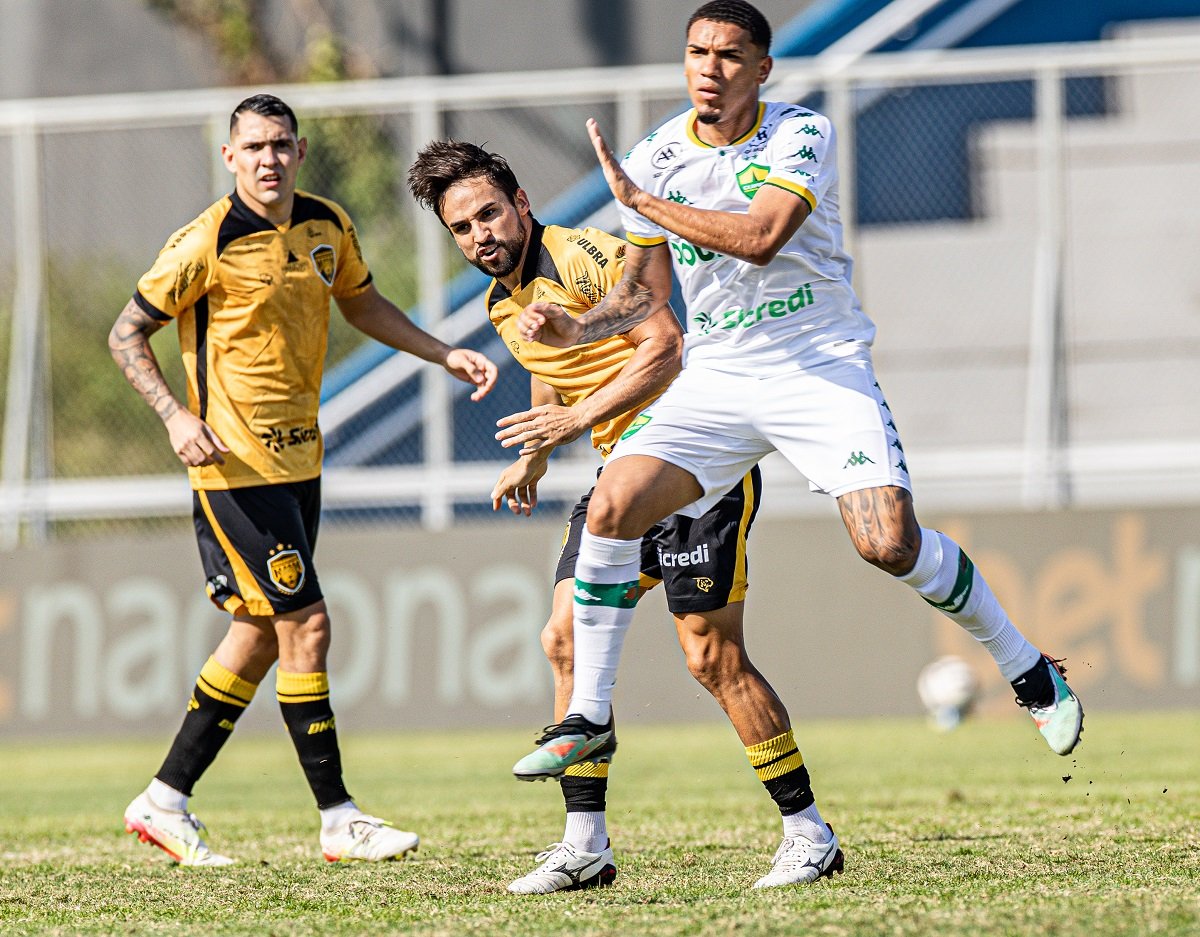 Lance de Amazonas x Cuiabá. Imagem: AssCom Dourado