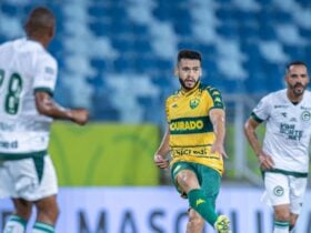 Lance do jogo entre Cuiabá x Goiás. Imagem: AssCom Dourada