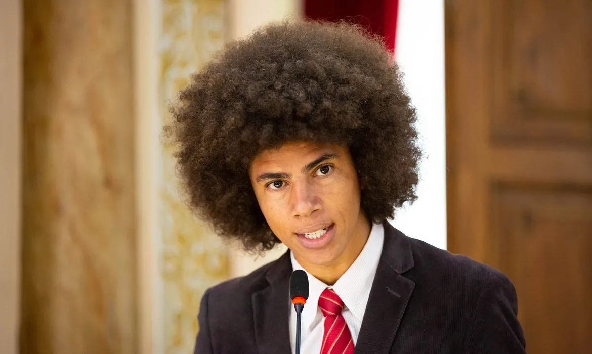 Deputado Renato Freitas afirma ter reagido a racismo em briga de rua