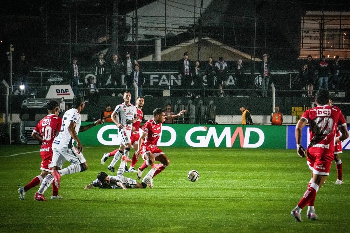 Vila Nova x Avaí: onde assistir e escalações pela 36ª rodada da Série B 2025. Imagem: Divulgação Vila Nova