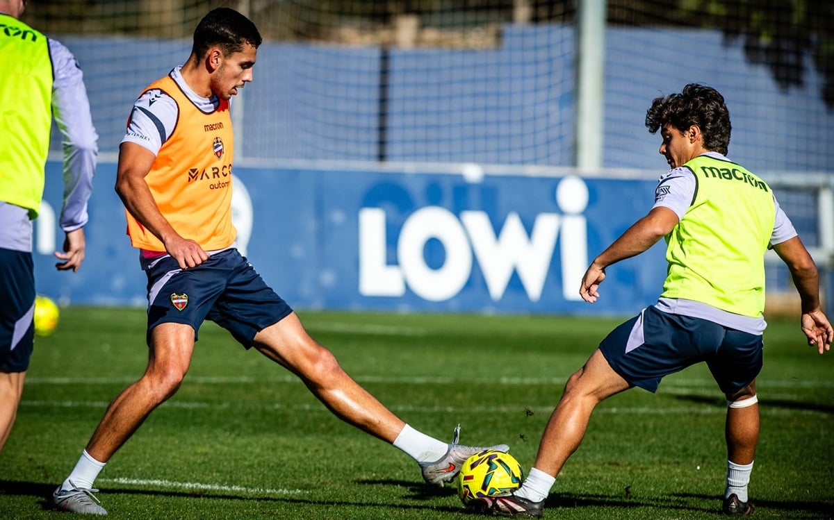 Valencia x Levante: onde assistir, escalações e tudo sobre o duelo direto na luta contra o rebaixamento. Imagem: Divulgação Levante Valencia x Levante: onde assistir, escalações e tudo sobre o duelo direto na luta contra o rebaixamento. Imagem: Divulgação Levante