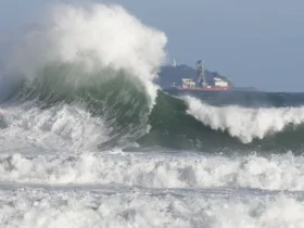 Rio de Janeiro enfrenta ventos fortes e ressaca até domingo