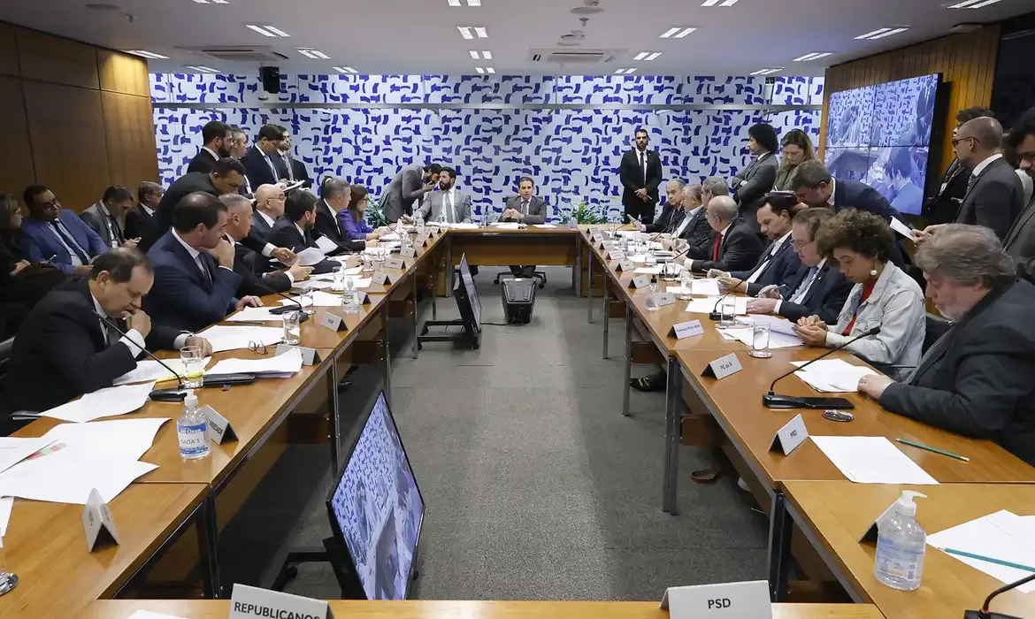 Governo busca mudanças no PL Antifacção sobre atuação da PF e penas