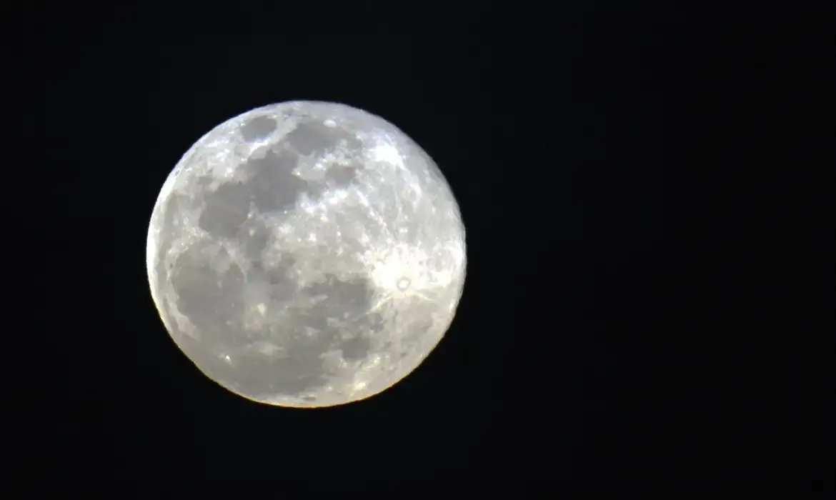 Superlua ilumina o céu do Brasil por três dias em novembro
