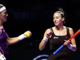 Stefani e Babos se aproximam da semi do WTA Finals após vitória contra russas