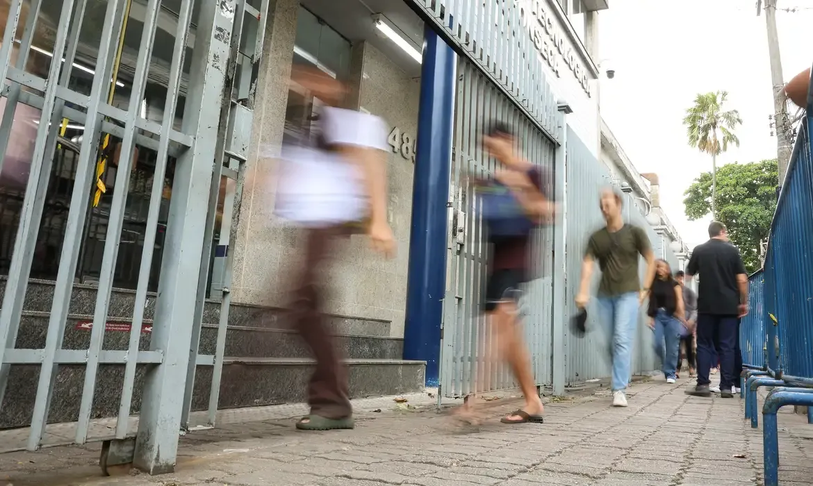 Enem tem três questões anuladas após suspeita de vazamento