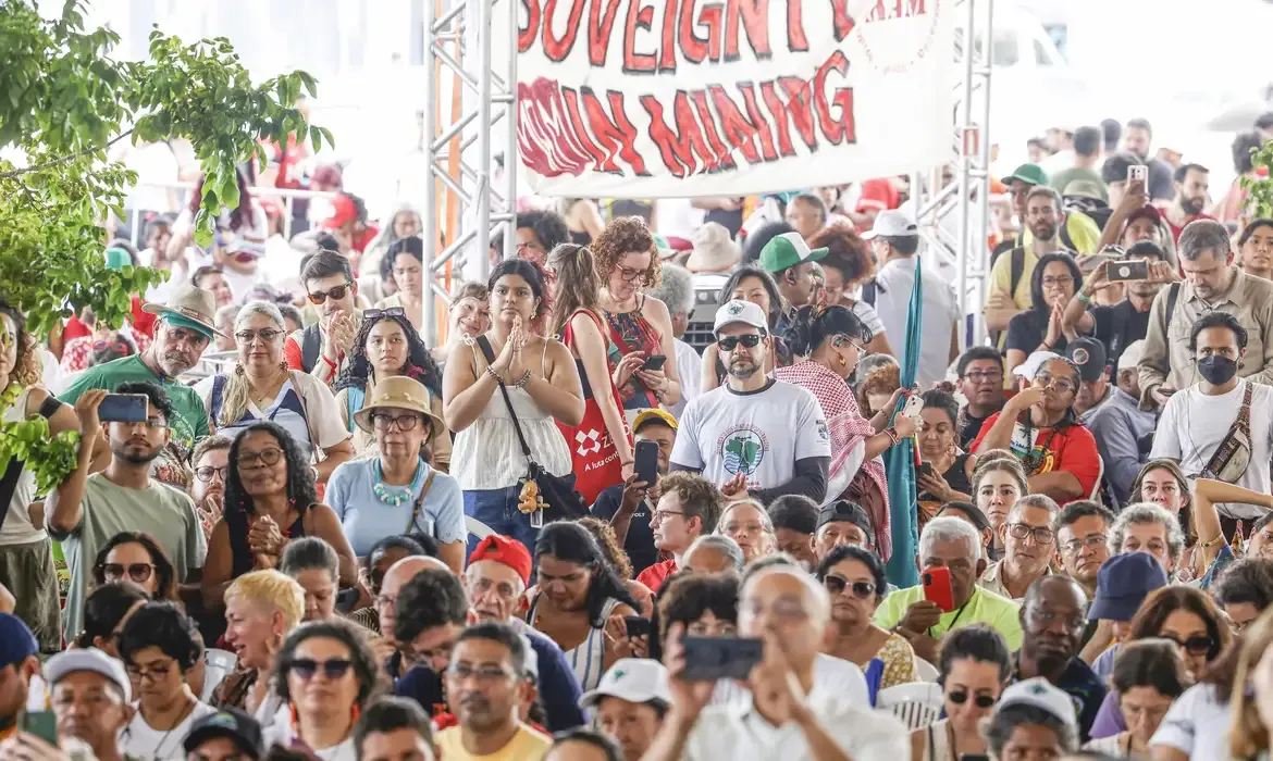 Cúpula dos Povos denuncia falsas soluções para o clima