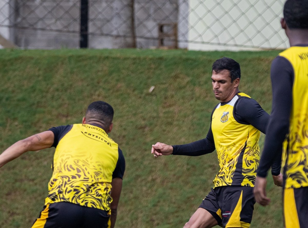 América-MG x Novorizontino ao vivo: onde assistir, horário e tudo sobre o duelo decisivo da Série B. Imagem: @basso.photo Novorizontino América-MG x Novorizontino ao vivo: onde assistir, horário e tudo sobre o duelo decisivo da Série B. Imagem: @basso.photo Novorizontino