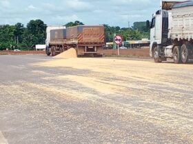 Acidente ocorreu em frente à unidade da 3 Tentos; apesar do impacto, nenhum dos motoristas ficou ferido