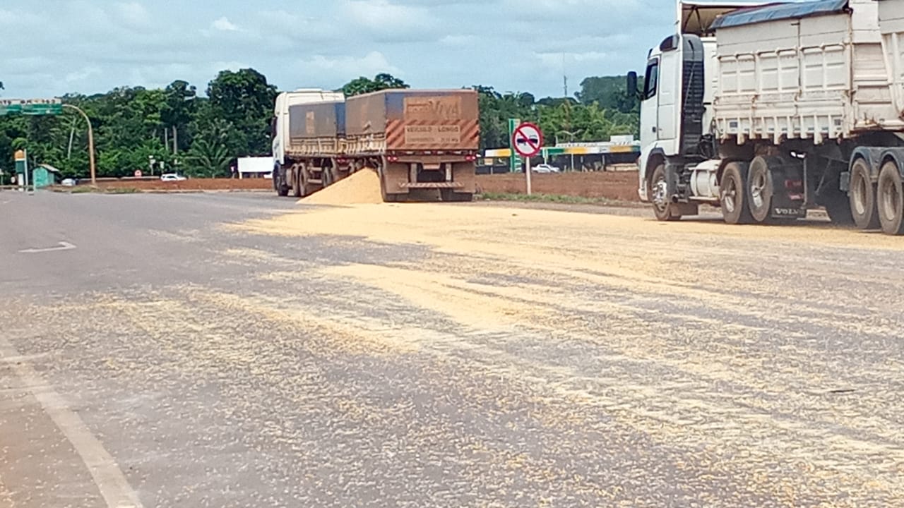 Acidente ocorreu em frente à unidade da 3 Tentos; apesar do impacto, nenhum dos motoristas ficou ferido