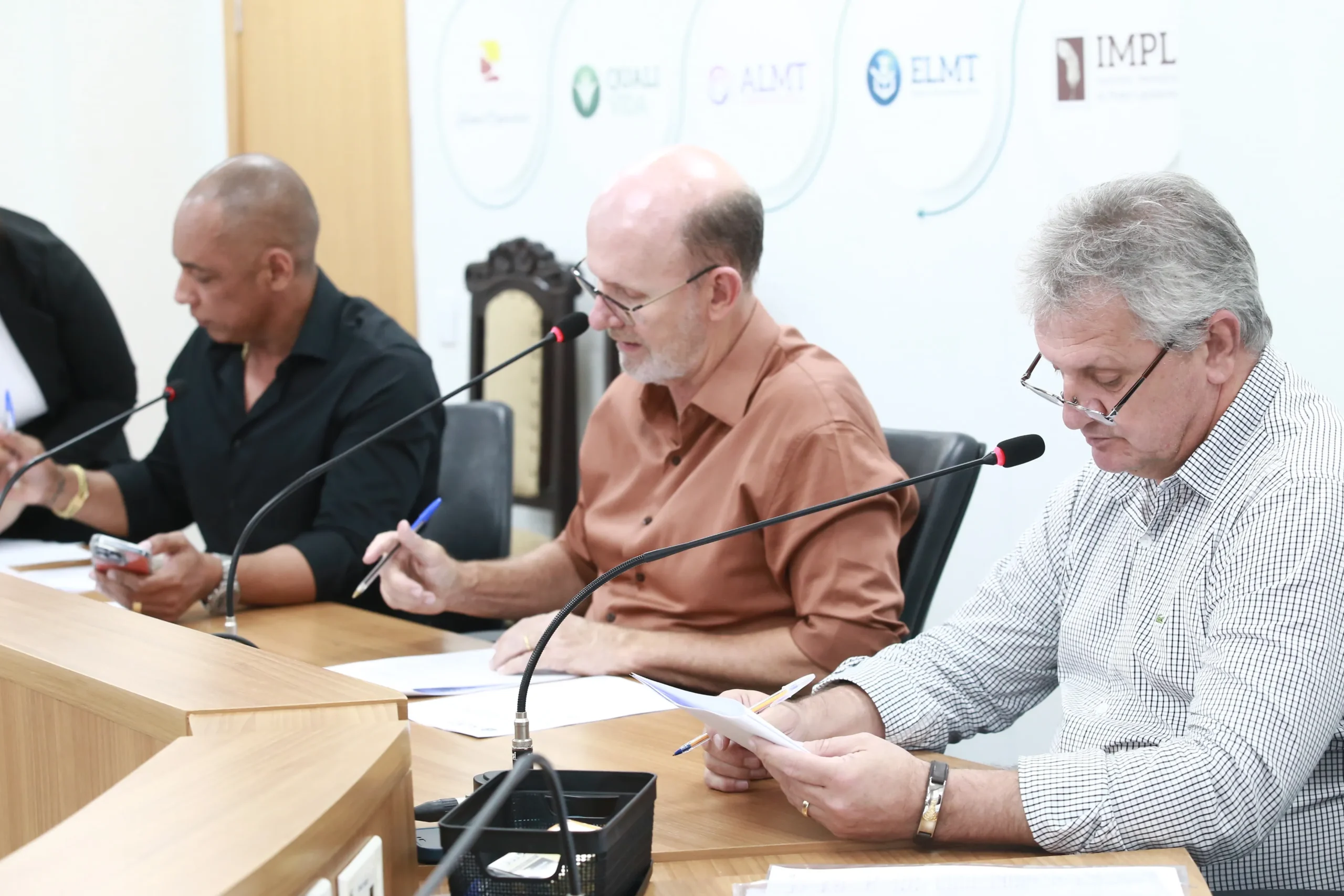 Comissão avança proposta sobre IPVA e analisa LOA 2026