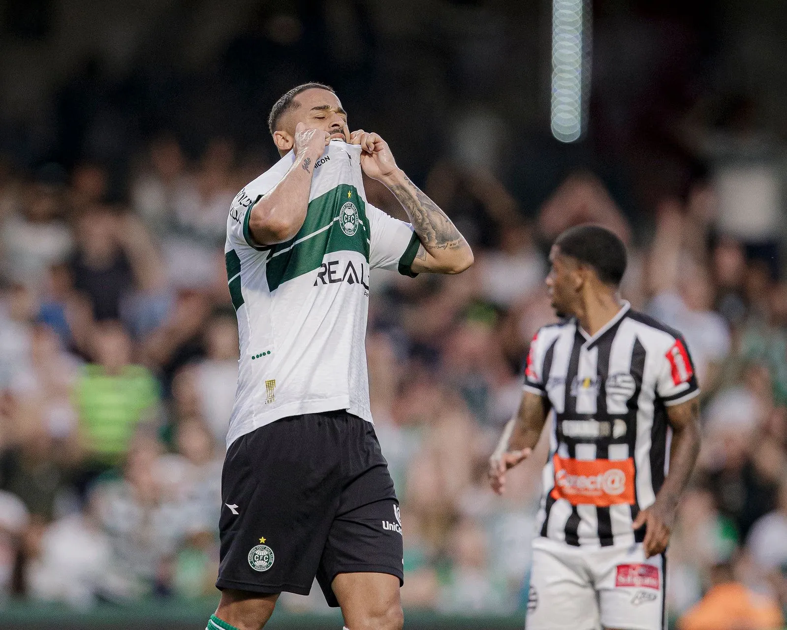 Coritiba garante acesso à Série A e mira decisão