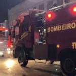 Bombeiros controlam incêndio em comércio no centro de Sinop