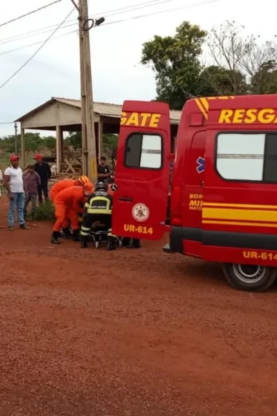 Acidente em Confresa deixa homem ferido após colisão com poste