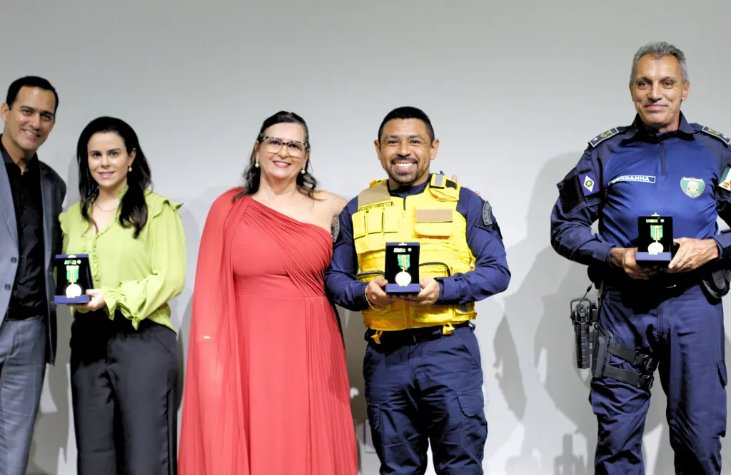 Detran-MT homenageia 60 por segurança viária