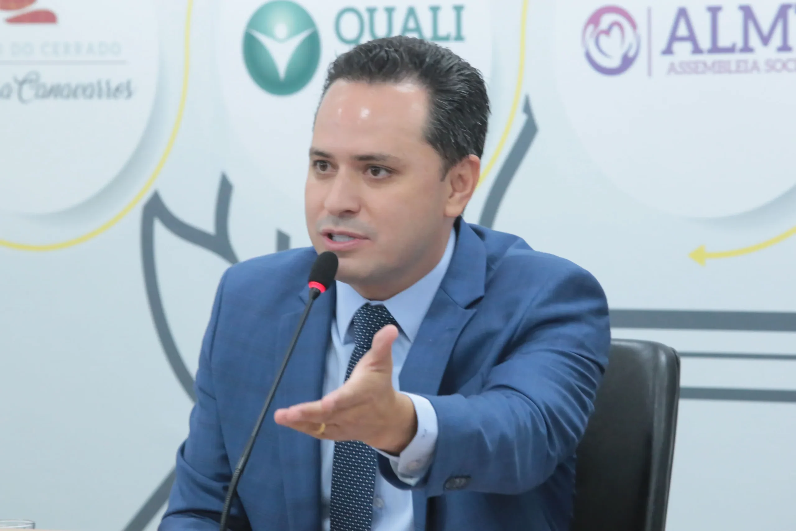 Diego apoia reajuste a servidores e defende manifestações