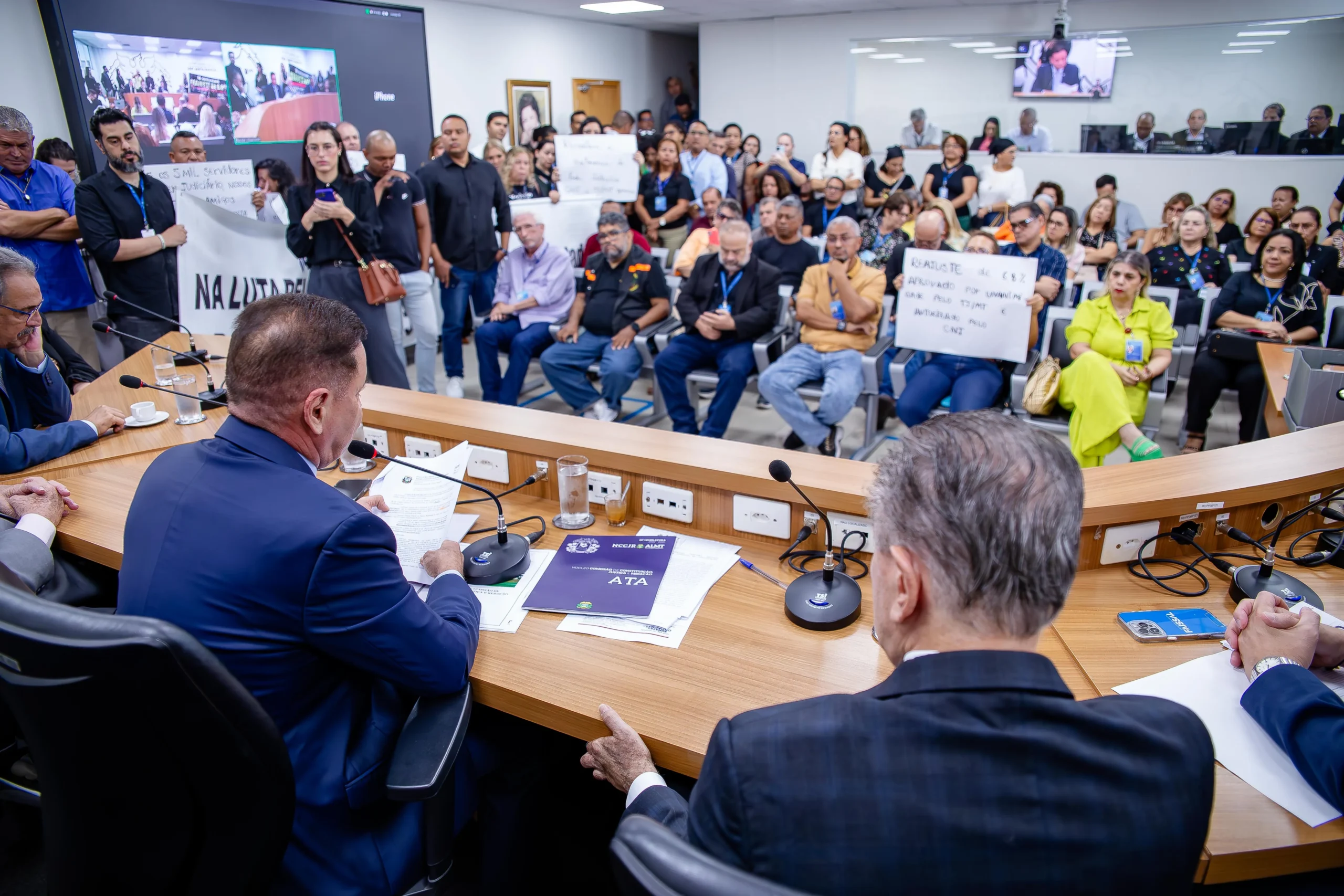 Projeto de reajuste de salários do Judiciário avança em MT