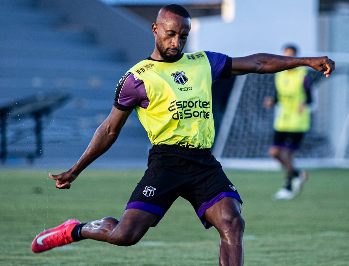 Ceará x Internacional: onde assistir, escalações e expectativas para o duelo decisivo da 34ª rodada. Imagem: Felipe Santos Ceará SC