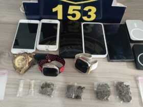 Ocorrências registradas incluíram flagrante de tráfico, acidente de trânsito, perturbação do sossego e ações preventivas de patrulhamento em vários bairros da cidade