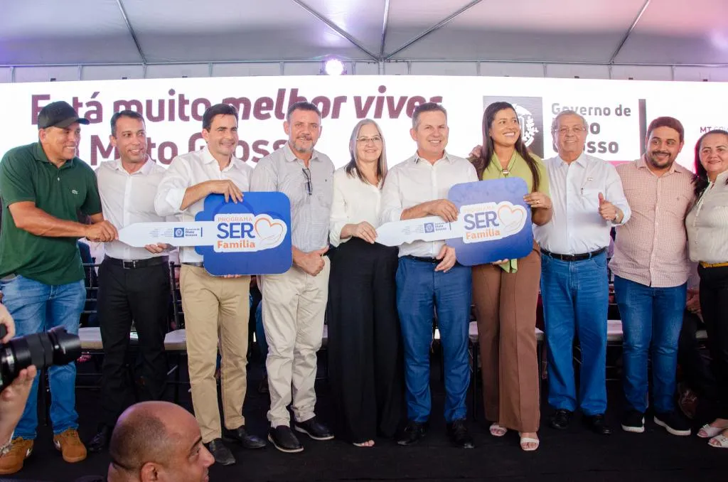 MT entrega 35 veículos para fortalecer assistência social