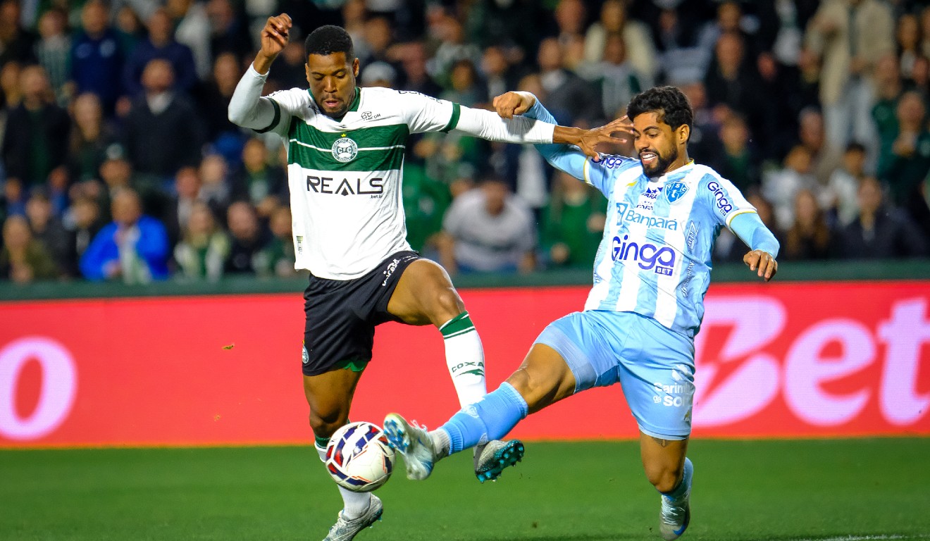 Paysandu x Coritiba: onde assistir ao vivo e escalações do duelo pela 36ª rodada da Série B. Imagem: JP Pacheco/Coritiba