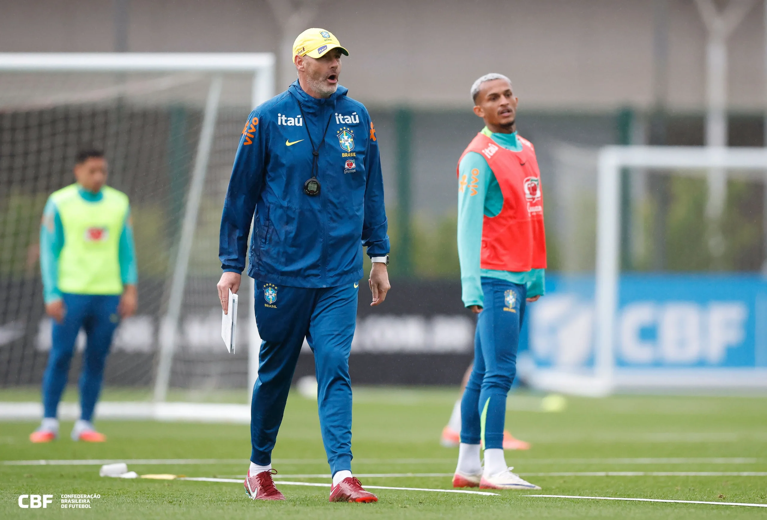 Paul Clement celebra amistoso da Seleção em Londres
