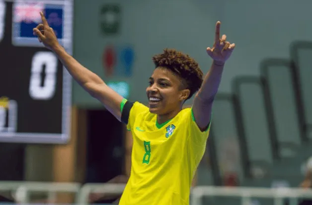 Luana celebra trajetória rumo à Copa e ao futsal feminino