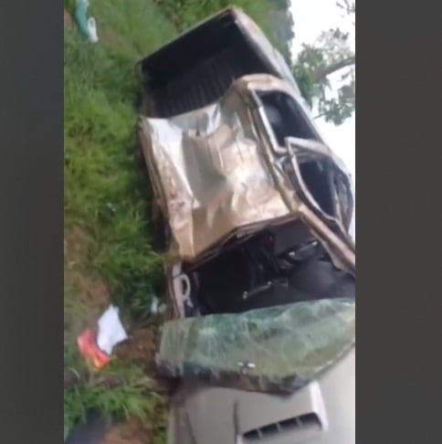 Hilux saiu da pista e capotou várias vezes; vítima chegou a ser socorrida, mas não resistiu aos ferimentos