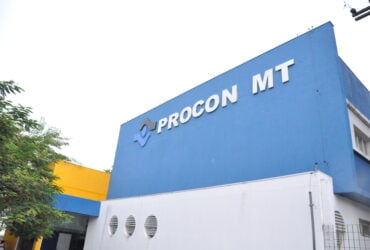 Procon autua farmácia por irregularidades na informação ao consumidor em Rondonópolis