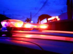 Jovem fica gravemente ferida após acidente entre moto e caminhão em Sinop