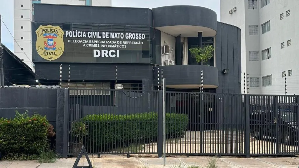 Polícia desarticula esquema milionário de sites falsos em Cuiabá