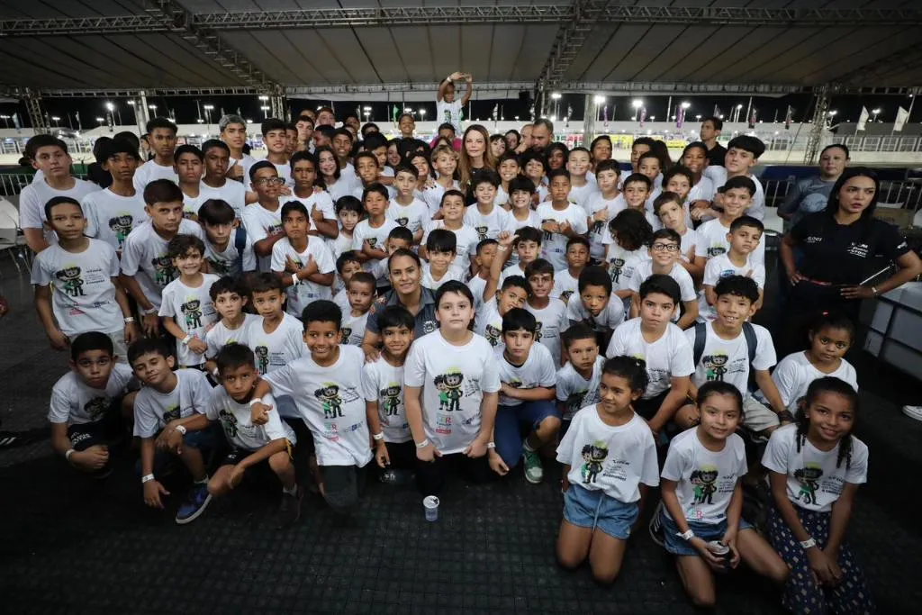 Crianças vivem experiência inédita na Stock Car em Cuiabá