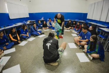 Projeções Poéticas leva arte-luz a jovens em MT