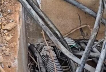 Criminosos invadiram a Escola Estadual Manoel de Barros, no bairro Parque das Américas, durante a madrugada desta segunda-feira (03); unidade é a terceira alvo de furto em duas semanas