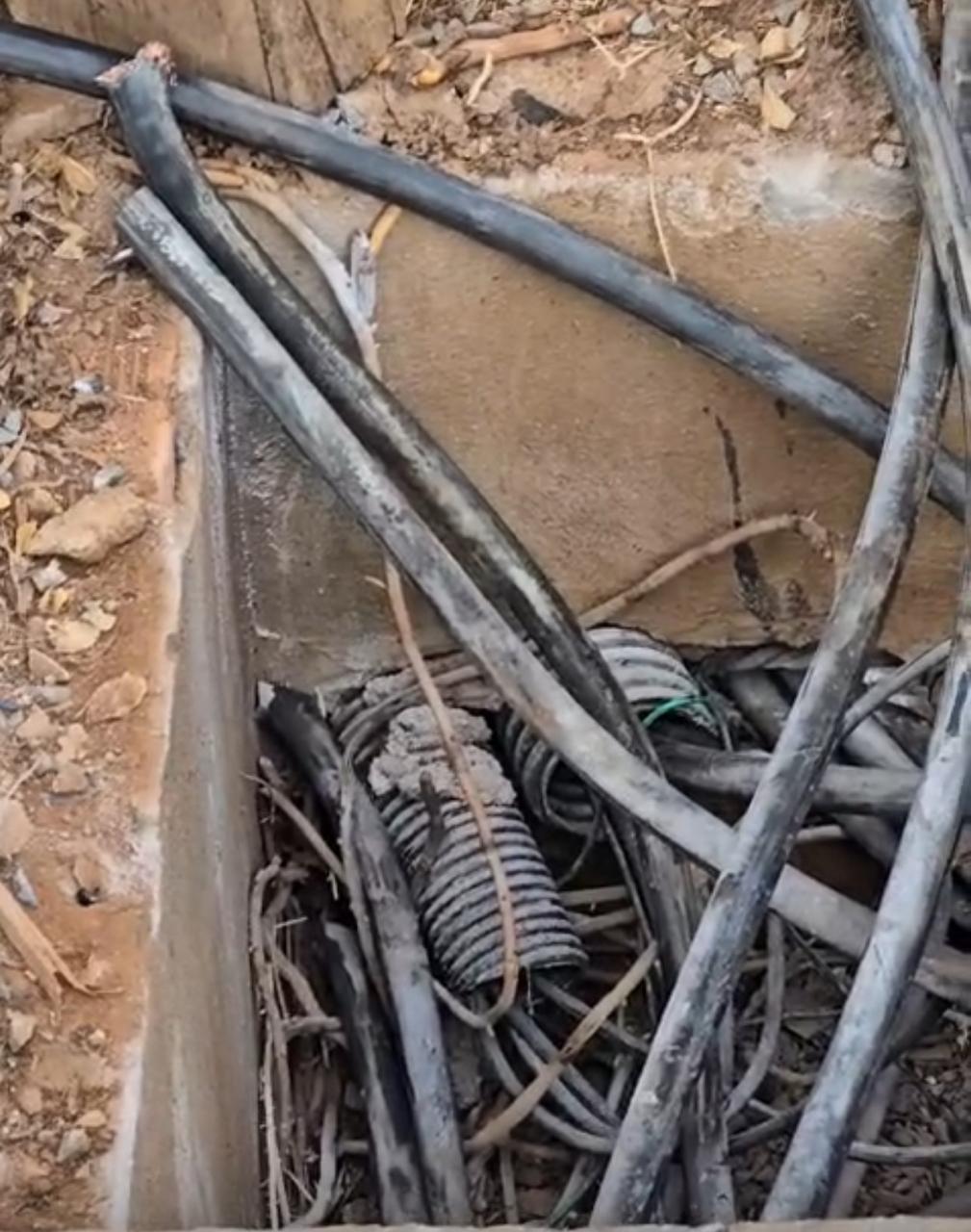 Criminosos invadiram a Escola Estadual Manoel de Barros, no bairro Parque das Américas, durante a madrugada desta segunda-feira (03); unidade é a terceira alvo de furto em duas semanas