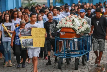 Corpos de vítimas da operação no Rio deixam o IML sob denúncias de execuções