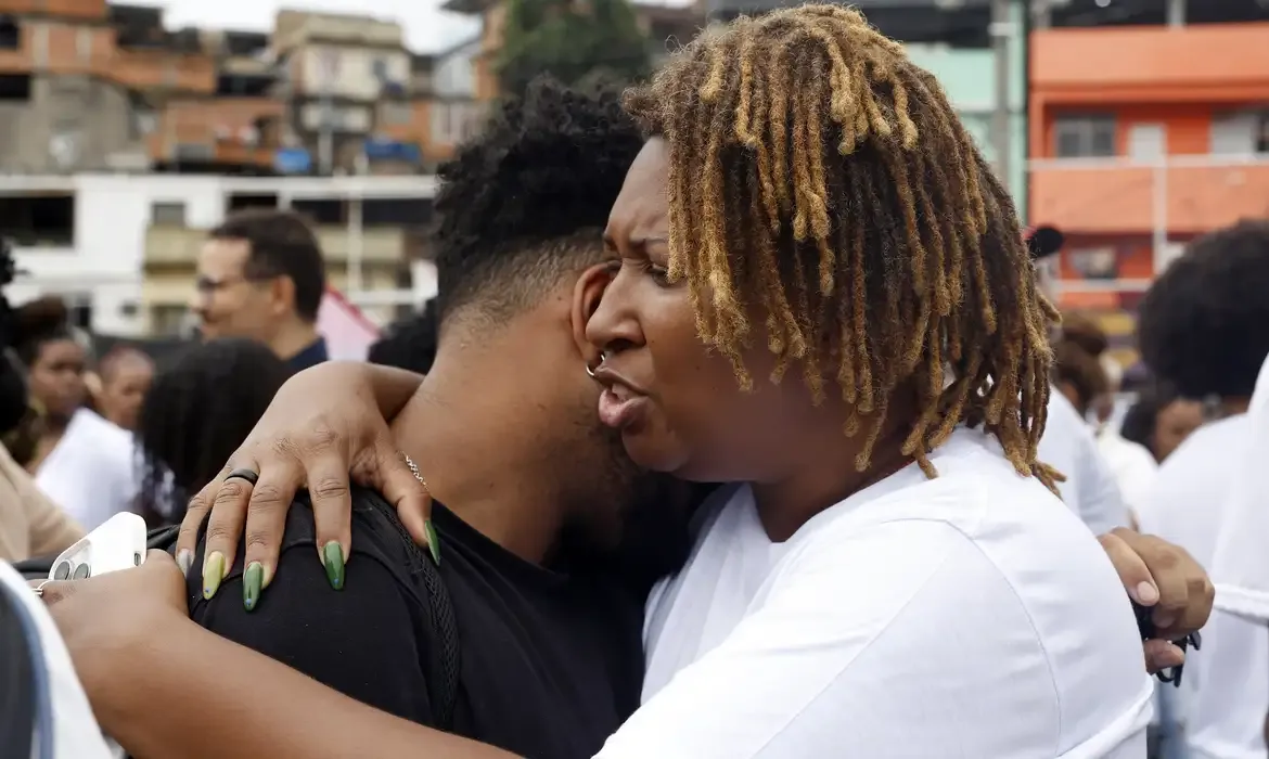 Violência nas favelas do Rio deixa traumas e expõe crise na saúde pública