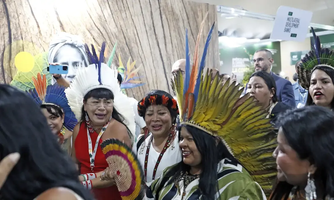 COP30 destaca pauta indígena e reforça papel dos povos tradicionais no debate global