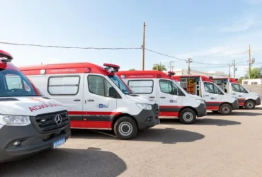 Motorista perde controle de Audi e tomba na BR-163 em Sinop