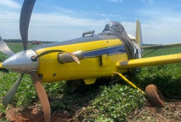 Sargento do Corpo de Bombeiros relata que piloto não se feriu e deve passar por exames médicos; avião Air Tractor 602 teve danos na asa e no trem de pouso