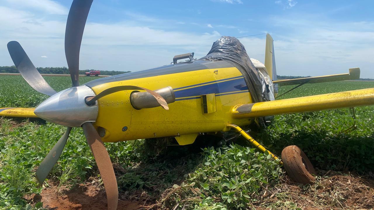 Sargento do Corpo de Bombeiros relata que piloto não se feriu e deve passar por exames médicos; avião Air Tractor 602 teve danos na asa e no trem de pouso