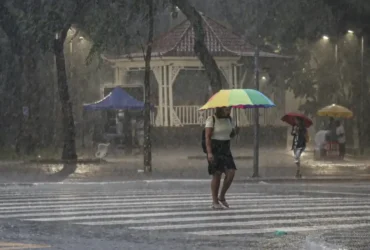 Inmet alerta para tempestade com risco elevado em três estados