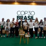 Voluntários da COP30 recebem kits da agricultura familiar com produtos típicos