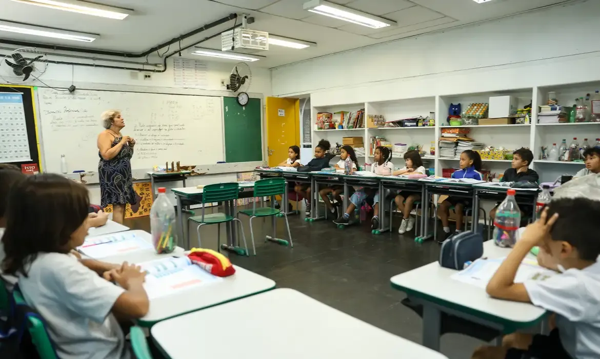 STF analisa se recreio deve contar como jornada de trabalho de professores