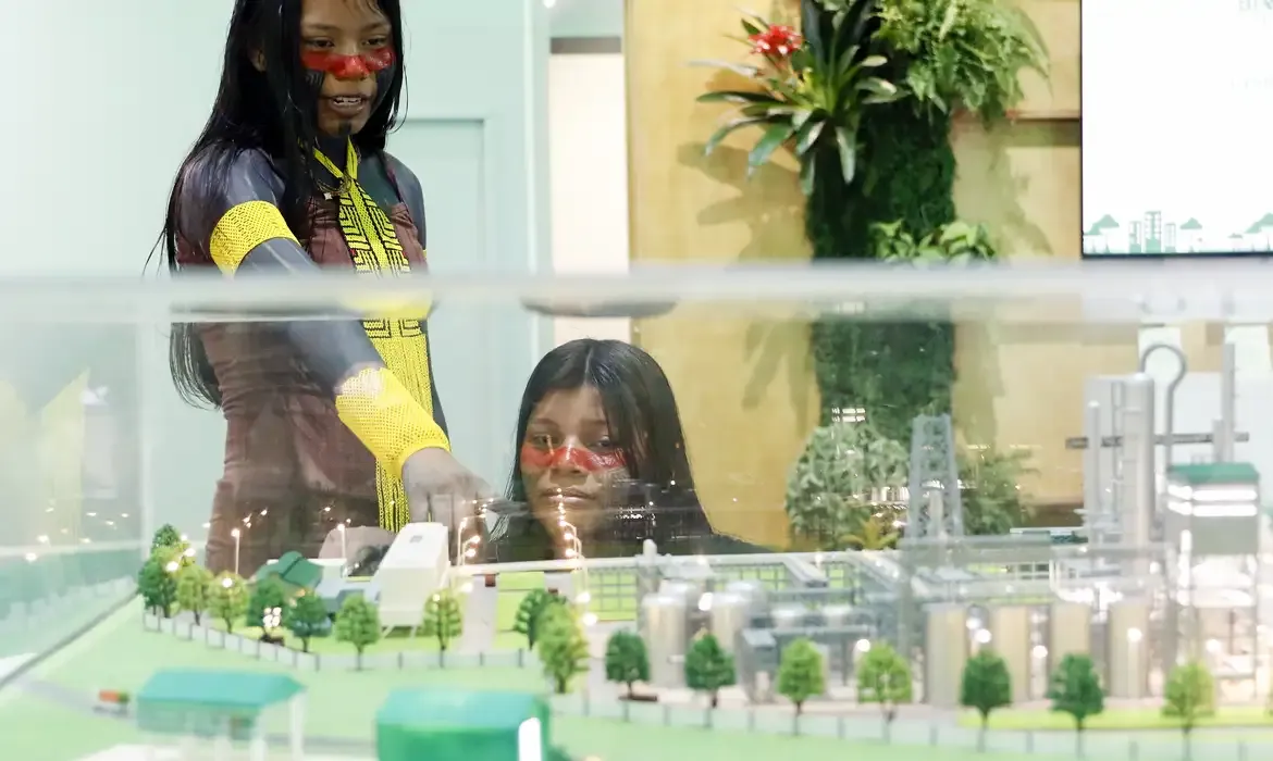 Crianças pressionam líderes na COP por ações climáticas imediatas